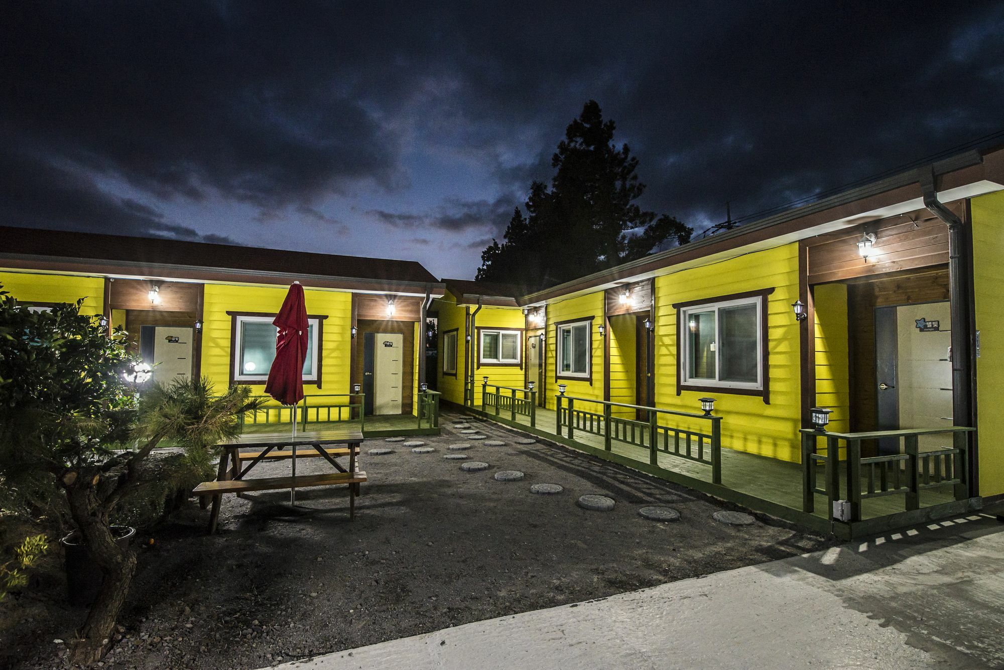 Brassica Flower Pension Seogwipo Exterior photo